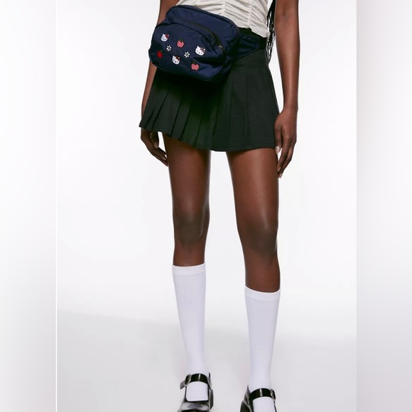 BAGGU Embroidered Hello Kitty Fancy Pack - Picture 10 of 12